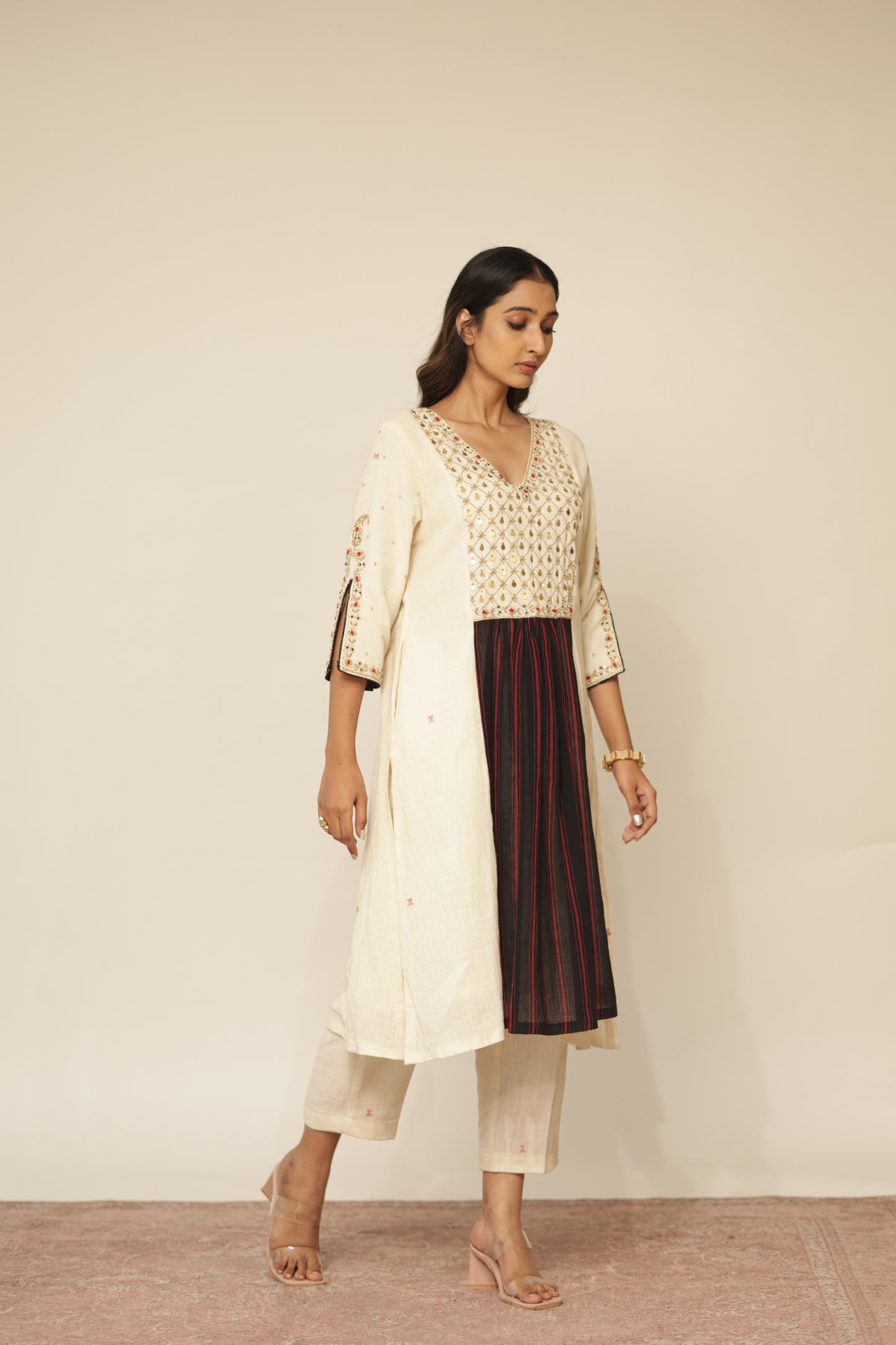 IVORY & BLACK GINI KURTASET