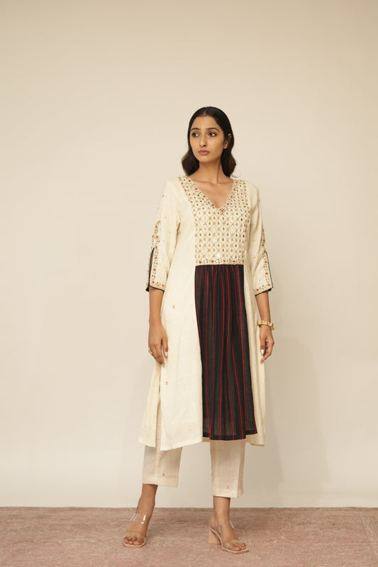 IVORY & BLACK GINI KURTASET