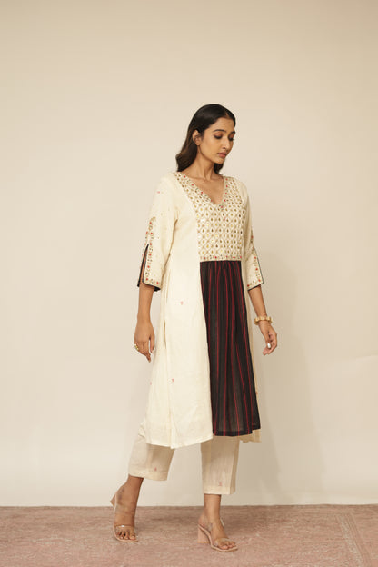 IVORY & BLACK GINI KURTASET