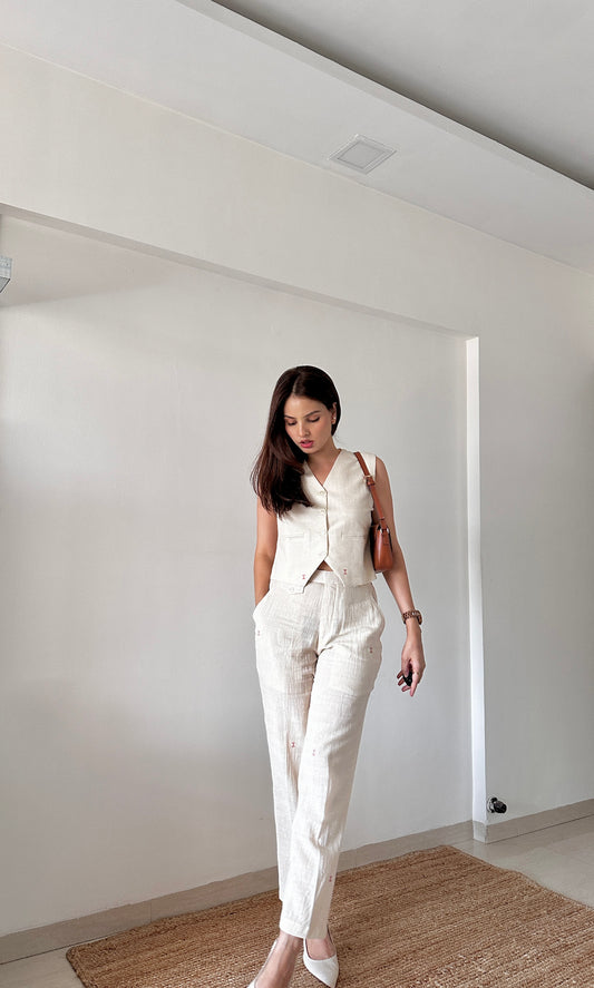 GAYATRI SISODIYA IN IVORY WAISTCOAT CO-ORD SET
